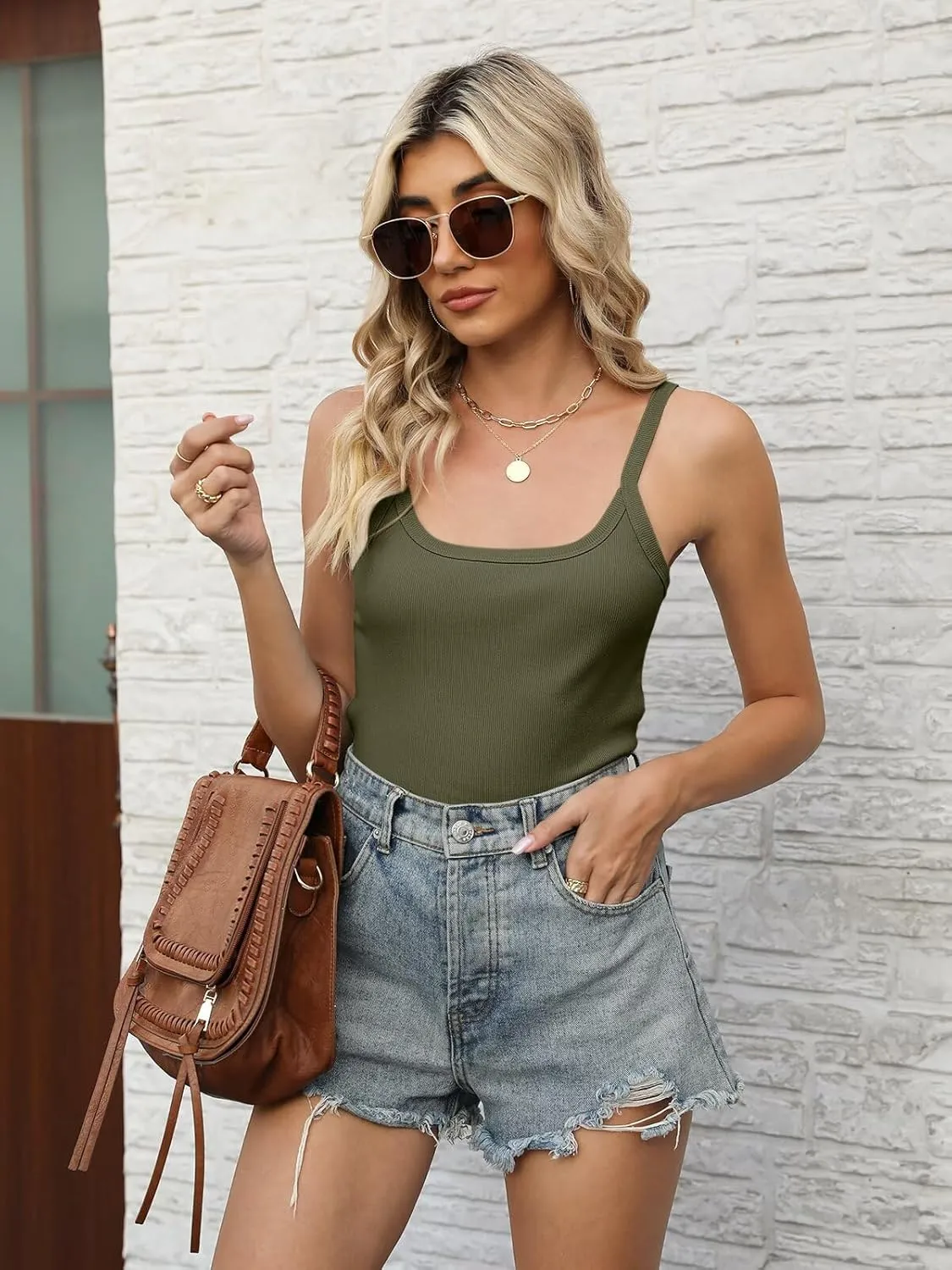 EADINVE Women's Scoop Neck Spaghetti Strap Tank Top Ribbed Sleeveless Slim Fit Camisole Summer Casual Outfits 2025