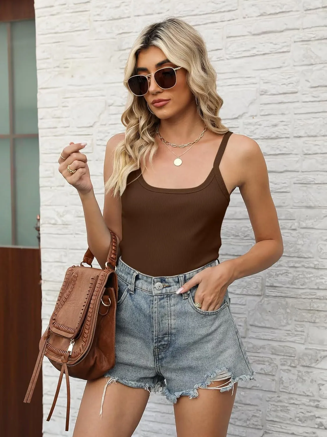 EADINVE Women's Scoop Neck Spaghetti Strap Tank Top Ribbed Sleeveless Slim Fit Camisole Summer Casual Outfits 2025
